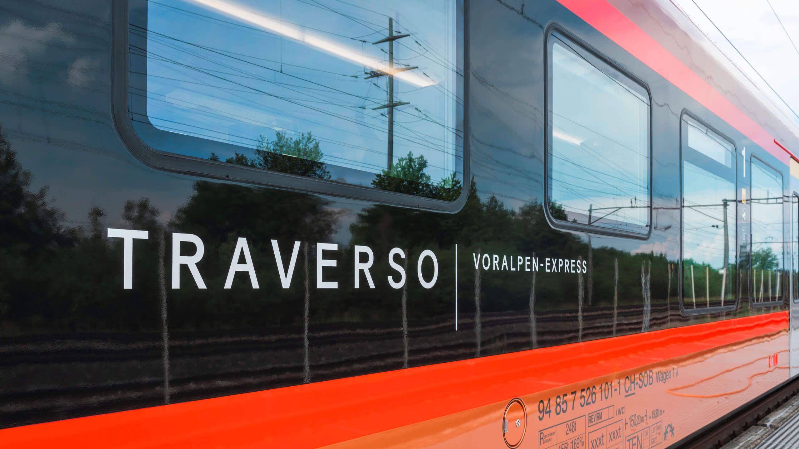 Traverso Zug mit FLACHGLASconnect