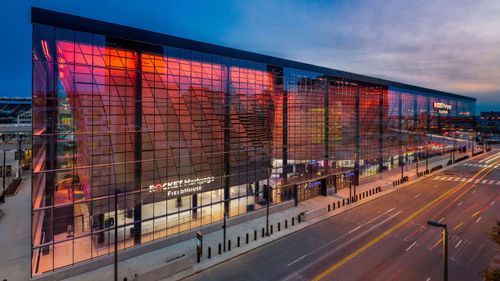 2022-01_WernbergReferenz_NovumRocketMortgageFieldhouse_aussen_01.JPG
